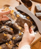 Box of cocoa sponge cake with chocolate chips, gluten-free and lactose-free 30uds Box of cocoa sponge cake with chocolate chips, gluten-free and lactose-free 30uds