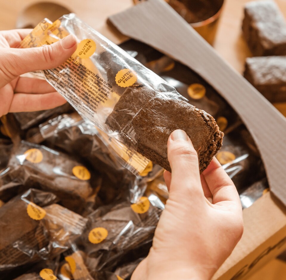 Box of cocoa sponge cake with chocolate chips, gluten-free and lactose-free 30uds Box of cocoa sponge cake with chocolate chips, gluten-free and lactose-free 30uds
