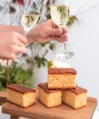 Special Cava and almond sponge cake