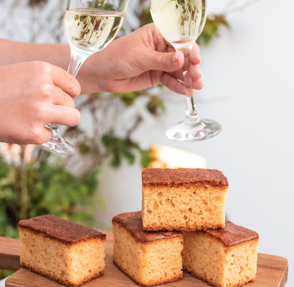 Special Cava and almond sponge cake