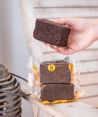 Box of cocoa sponge cake with chocolate chips, gluten-free and lactose-free 30uds Box of cocoa sponge cake with chocolate chips, gluten-free and lactose-free 30uds