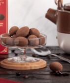 Des bonbons au café avec chocolat noir à 70 %