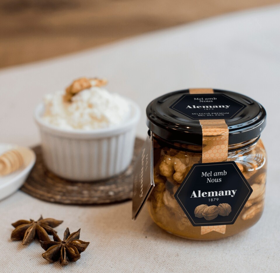 Honey with walnuts